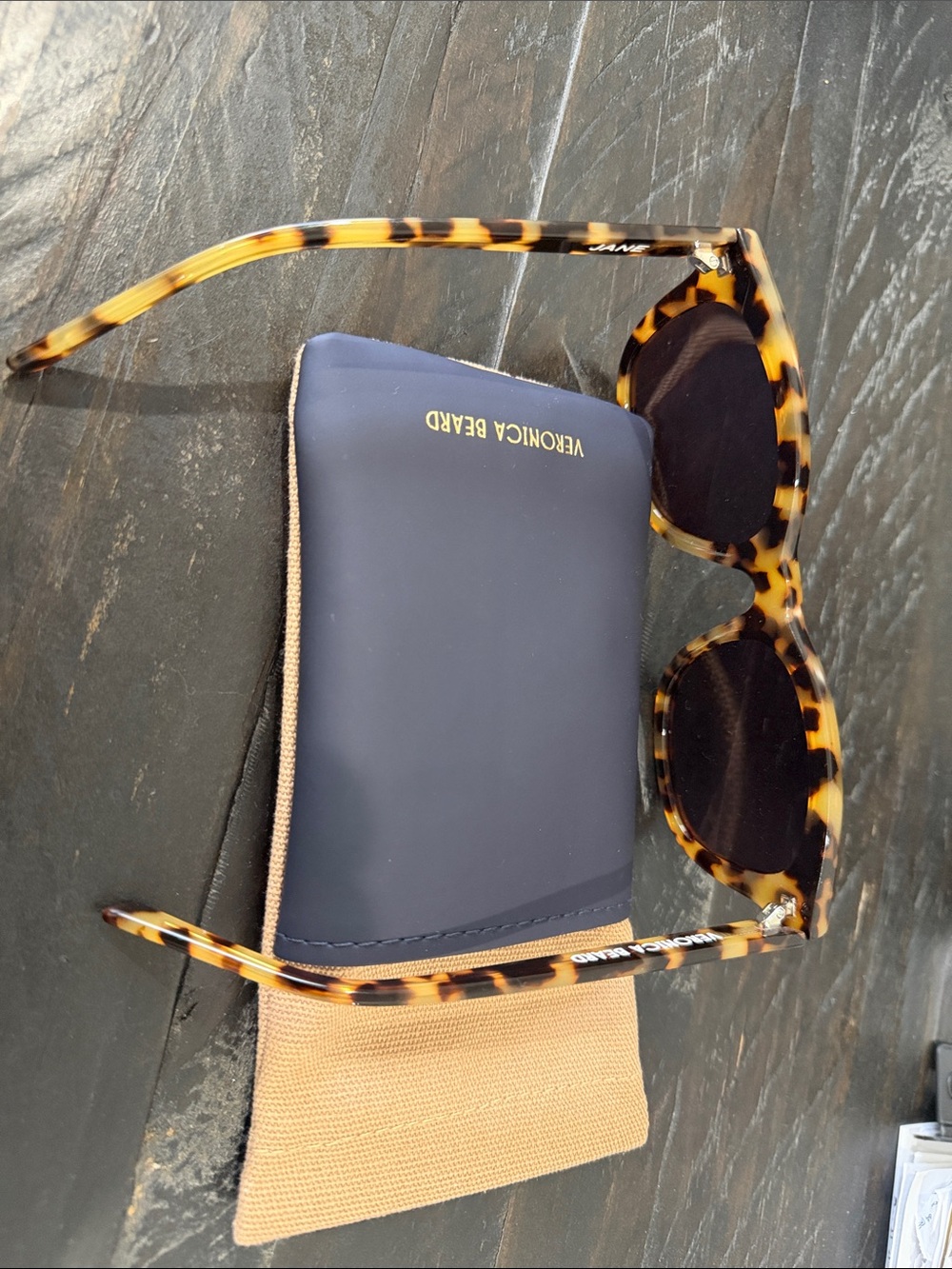 New Veronica Beard Tortoiseshell 'Jane' Sunglasses with black & Tan Case - Picture 10 of 12